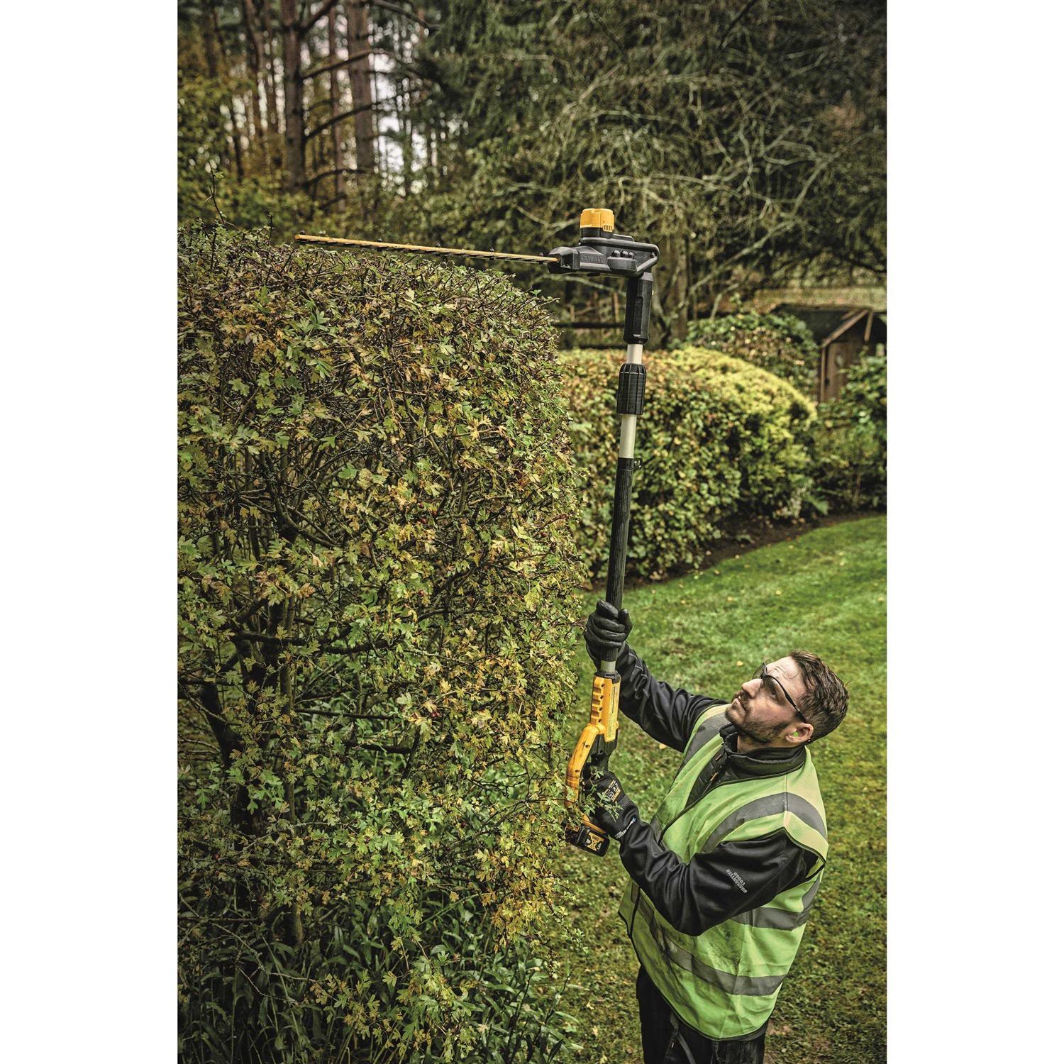 Dewalt 20V MAX Cordless Pole Saw and Pole Hedge Trimmer Combo Kit DCKO86M1 - Image 2