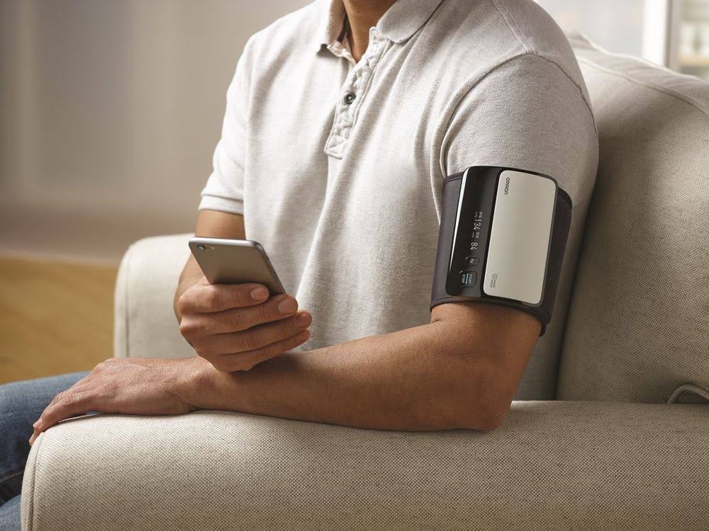 Omron – Evolv – Wireless Upper Arm Blood Pressure Monitor – Black/White - Image 3